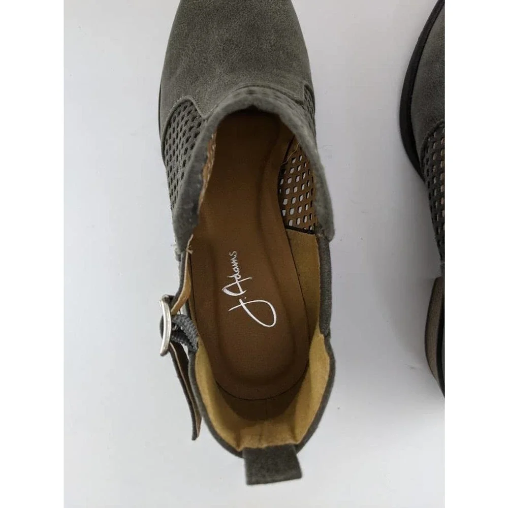 NWOT Leather Perforated Western Booties